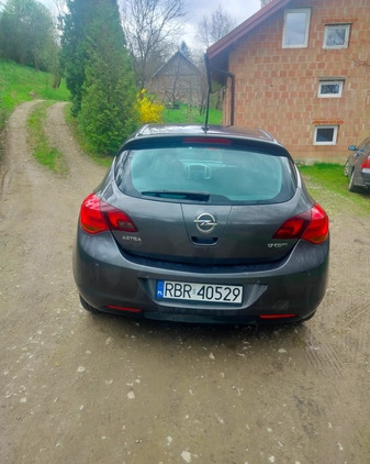 Opel Astra cena 21000 przebieg: 210000, rok produkcji 2010 z Karczew małe 79